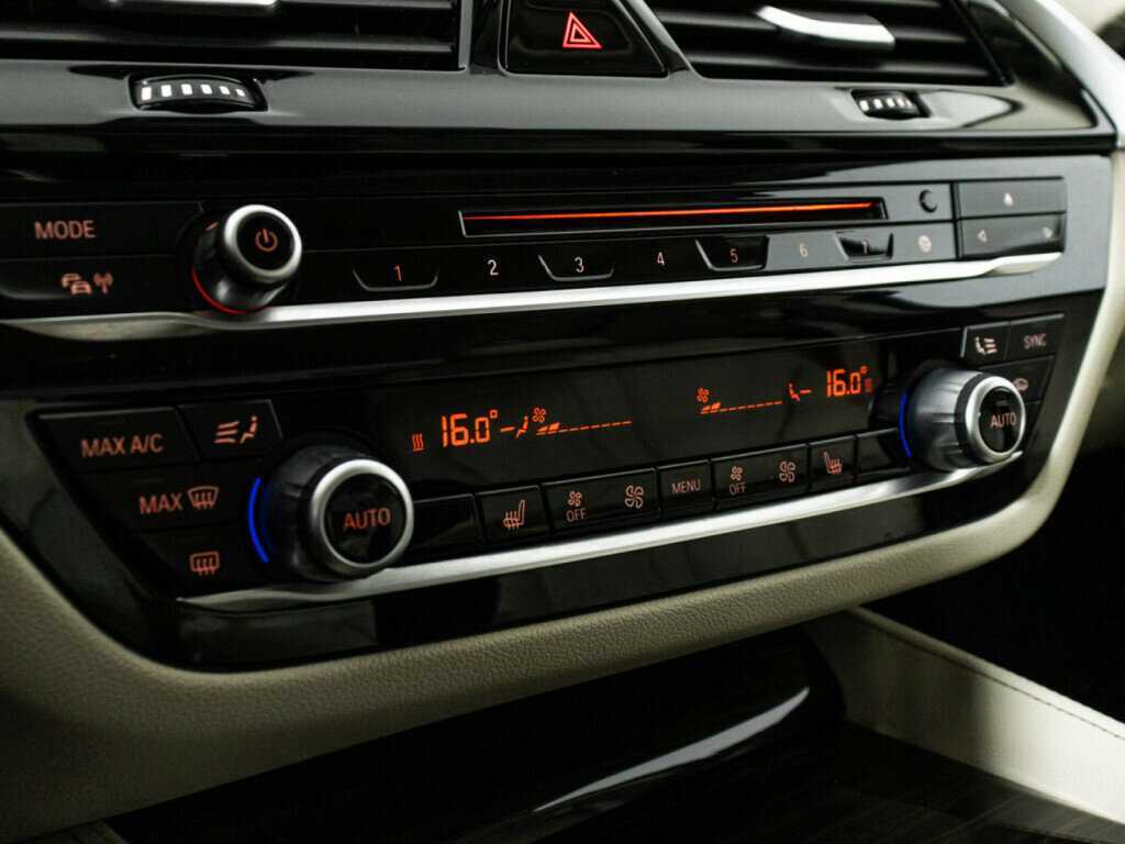 Купить BMW 5 серии 520d xDrive, 2016, 106 752 км, фото №21