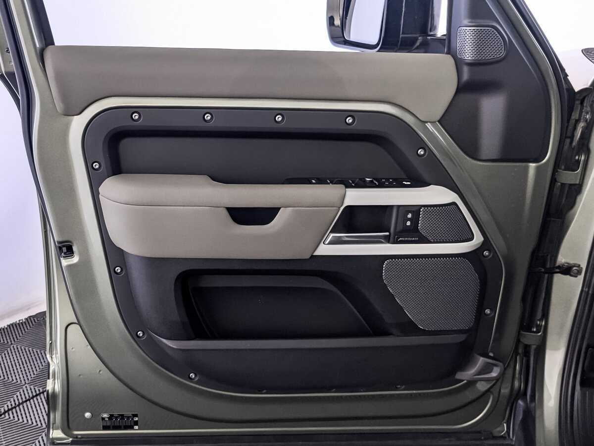 Купить Land Rover Defender 110, 2021, 61 005 км, фото №19