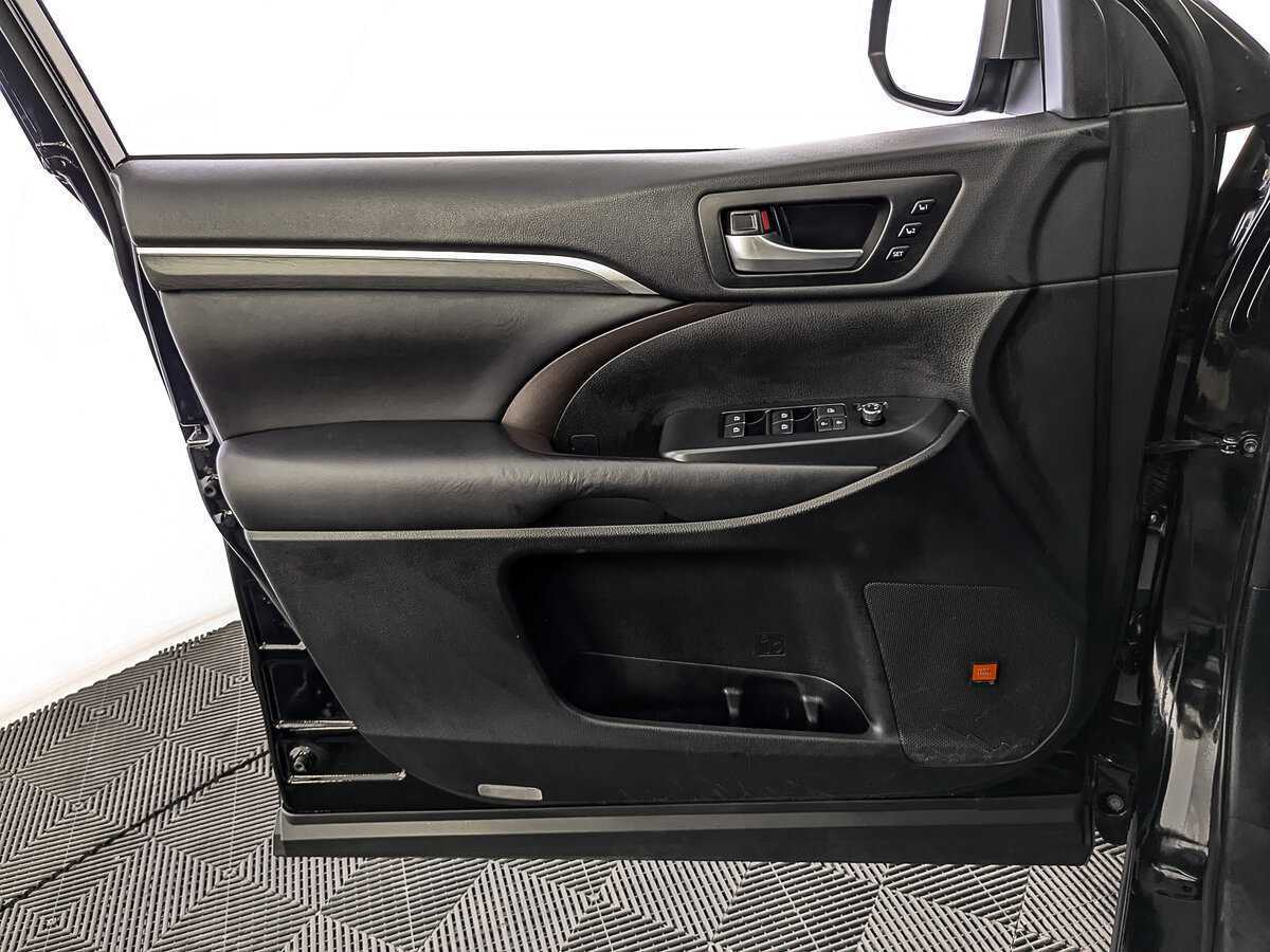 Купить Toyota Highlander, 2018, 81 700 км, фото №16