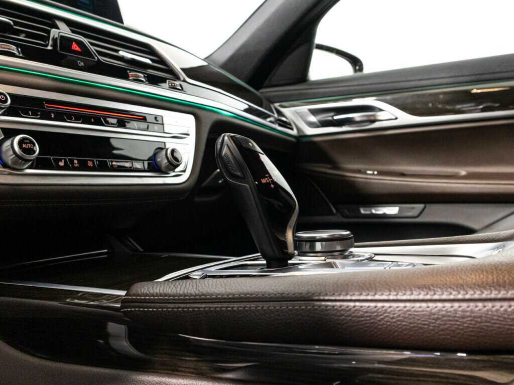 Купить BMW 7 серии 730i, 2016, 168 760 км, фото №23