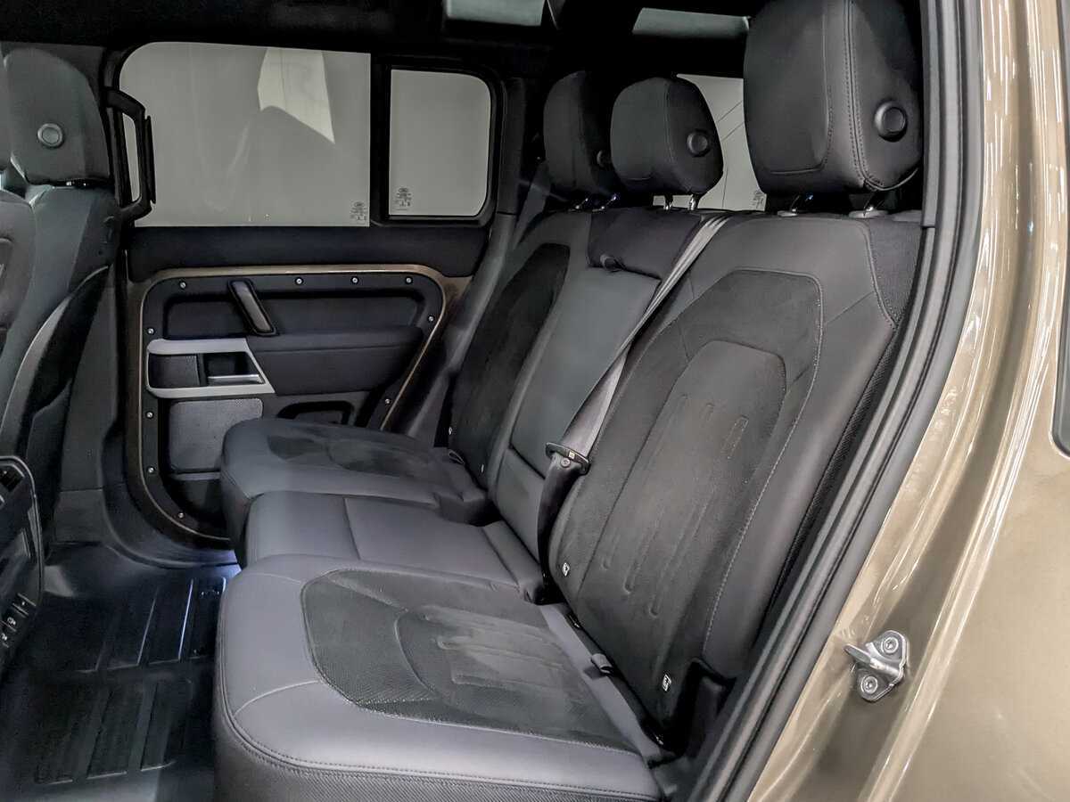 Купить Land Rover Defender 110, 2021, 67 614 км, фото №12