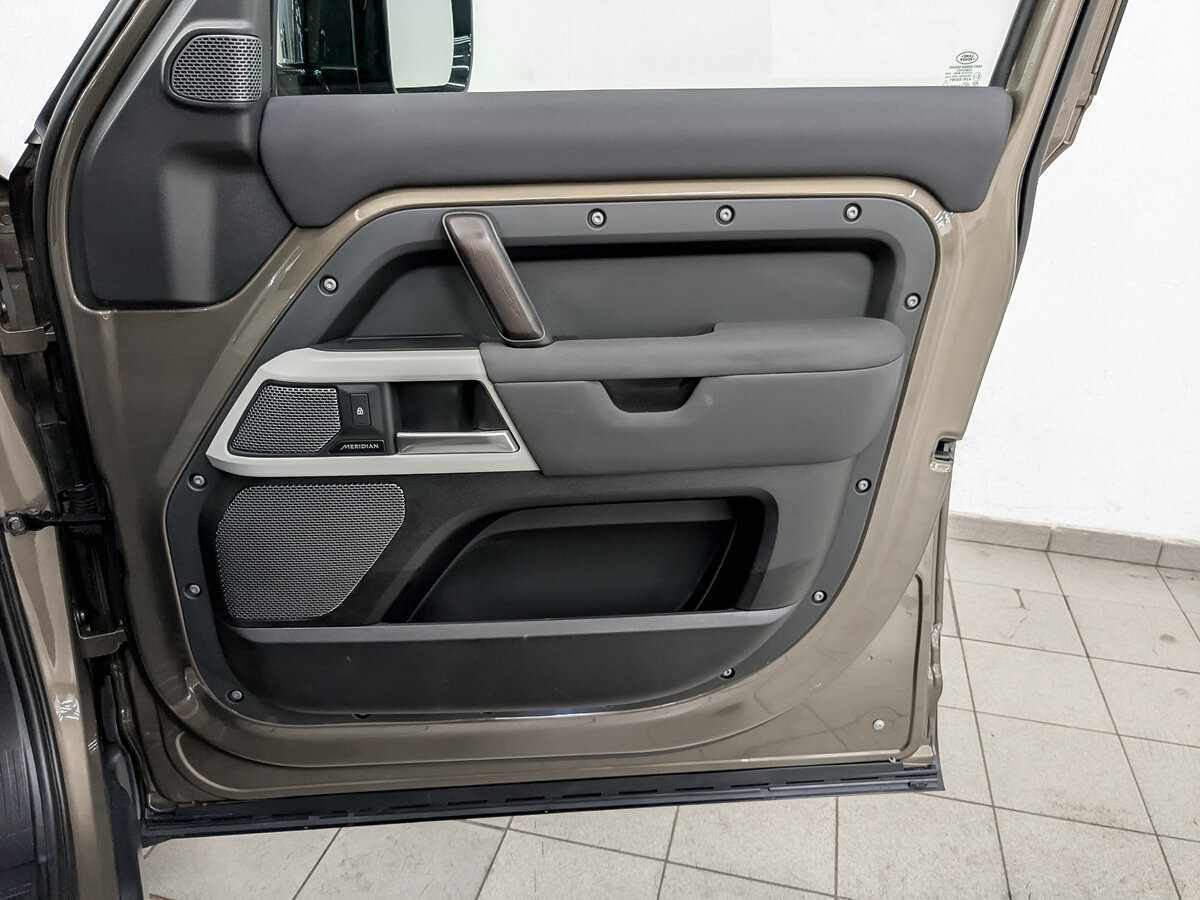 Купить Land Rover Defender 110, 2021, 67 614 км, фото №21