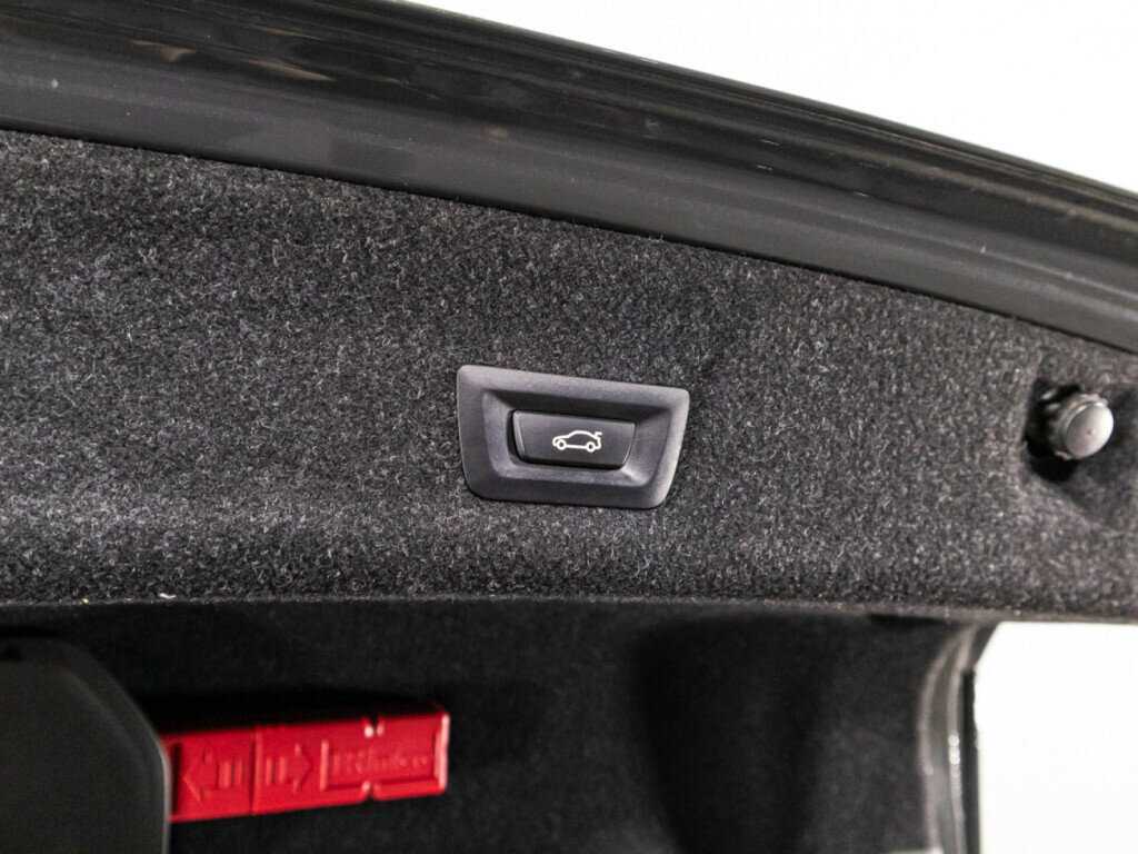 Купить BMW 3 серии 330i, 2019, 101 600 км, фото №16