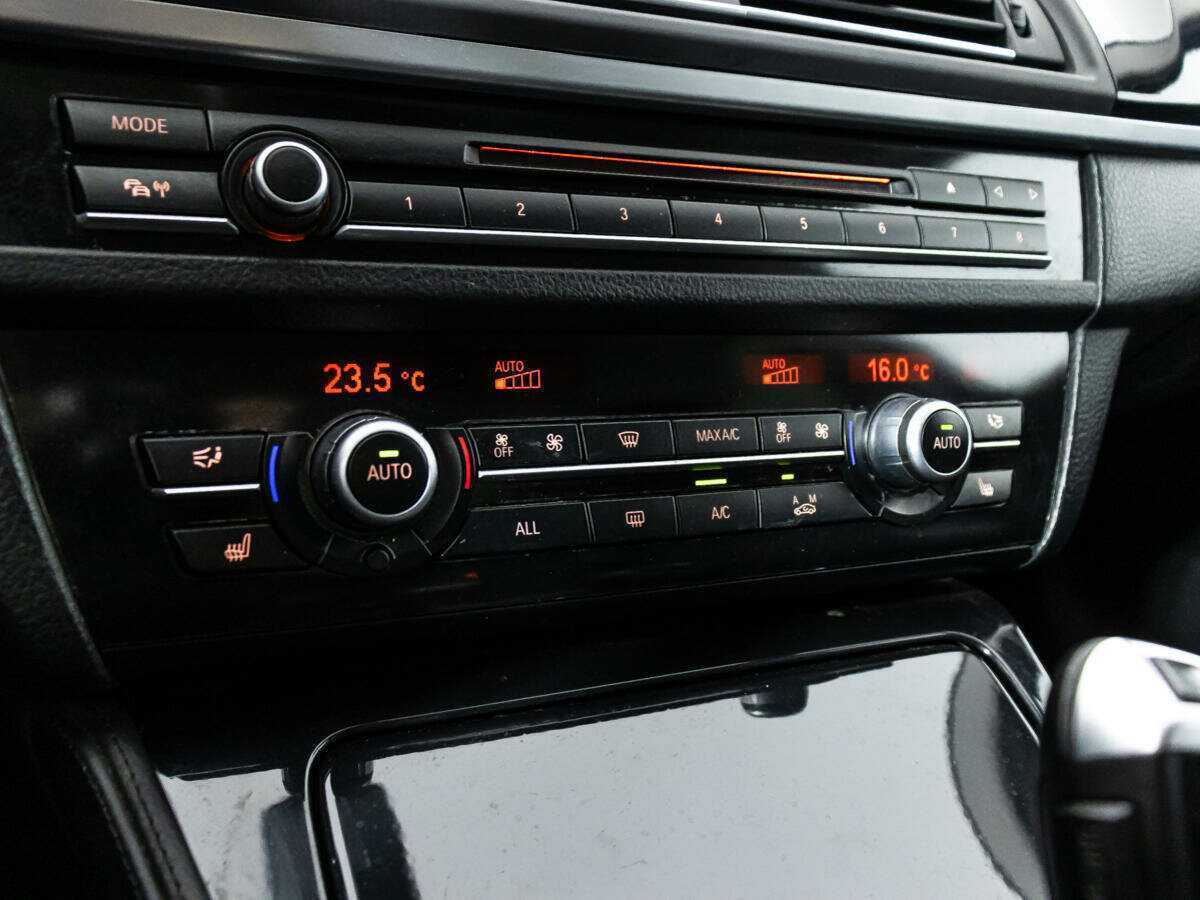 Купить BMW 5 серии 520i, 2012, 191 944 км, фото №18