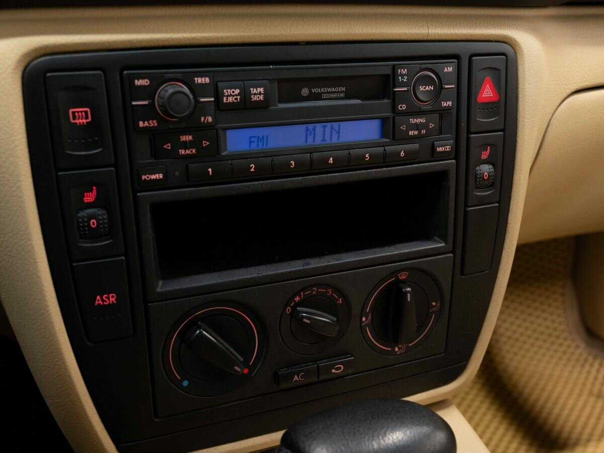 Купить Volkswagen Passat, 2001, 241 699 км, фото №17