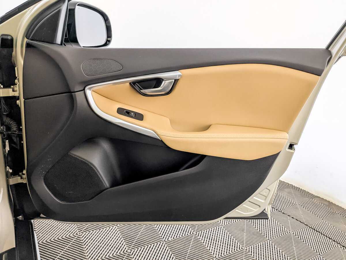 Купить Volvo V40, 2018, 78 425 км, фото №25