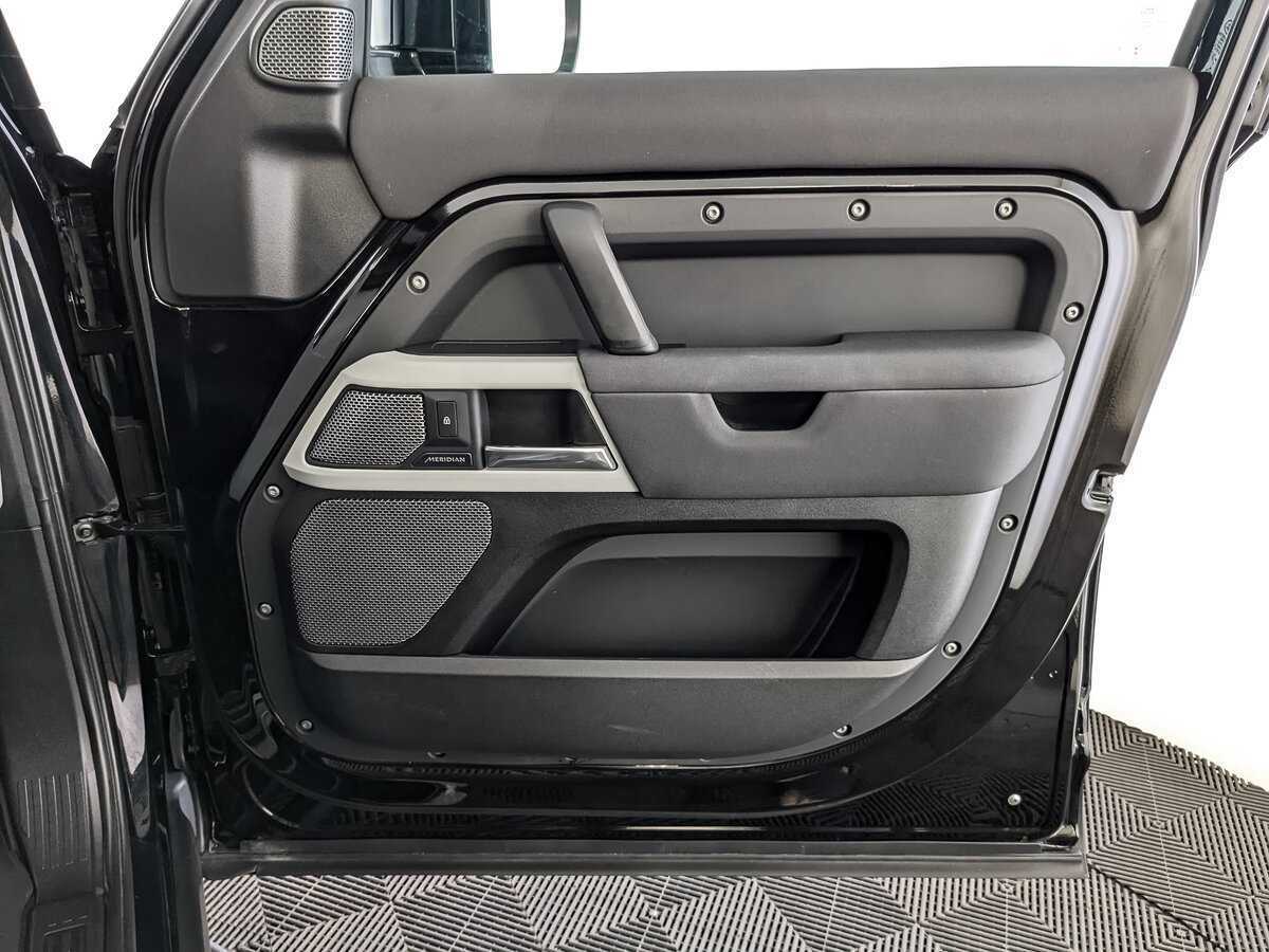 Купить Land Rover Defender 110, 2021, 70 730 км, фото №24