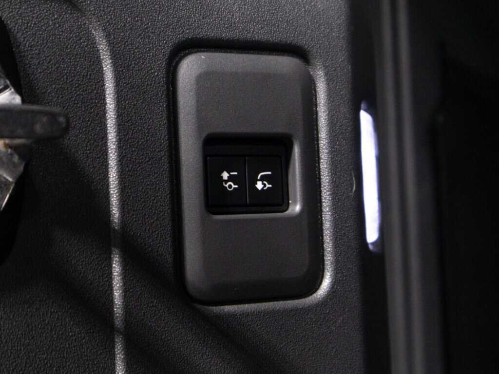 Купить Land Rover Defender 110, 2021, 95 660 км, фото №14