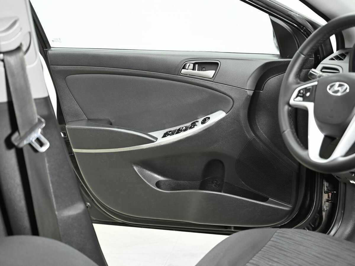 Купить Hyundai Solaris, 2015, 159 000 км, фото №5