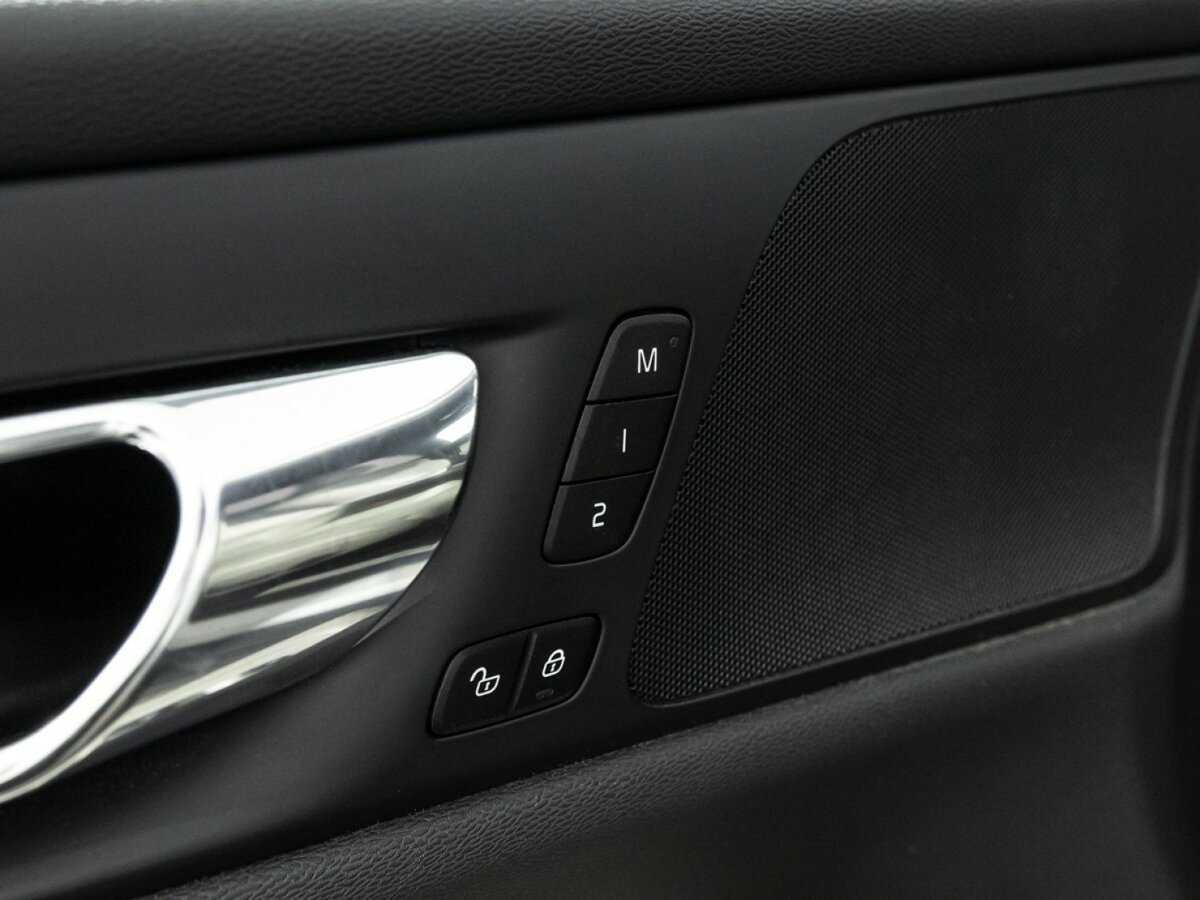 Купить Volvo V60 Cross Country, 2019, 141 245 км, фото №17