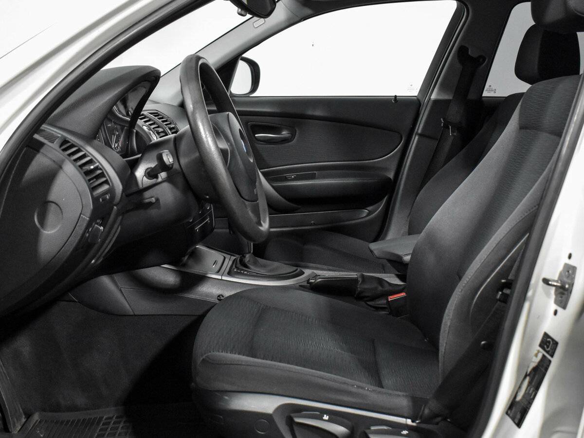 Купить BMW 1 серии 116i, 2010, 216 127 км, фото №11