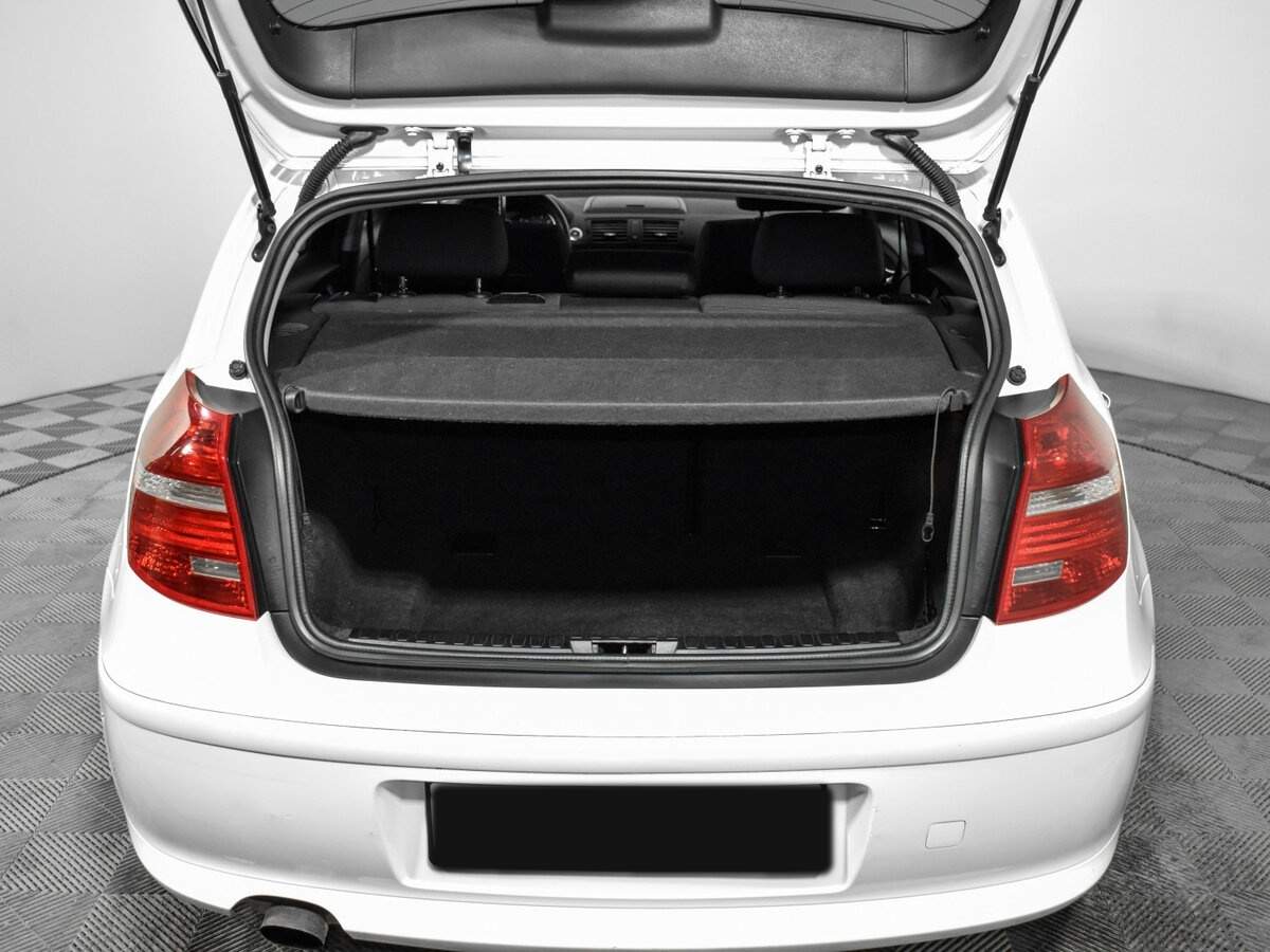 Купить BMW 1 серии 116i, 2010, 216 127 км, фото №19