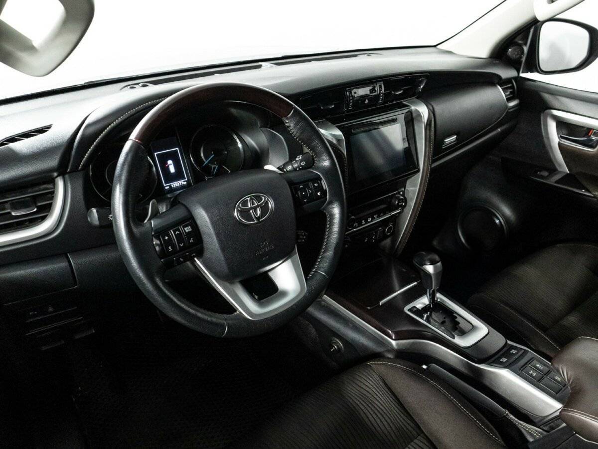 Купить Toyota Fortuner, 2017, 125 276 км, фото №9
