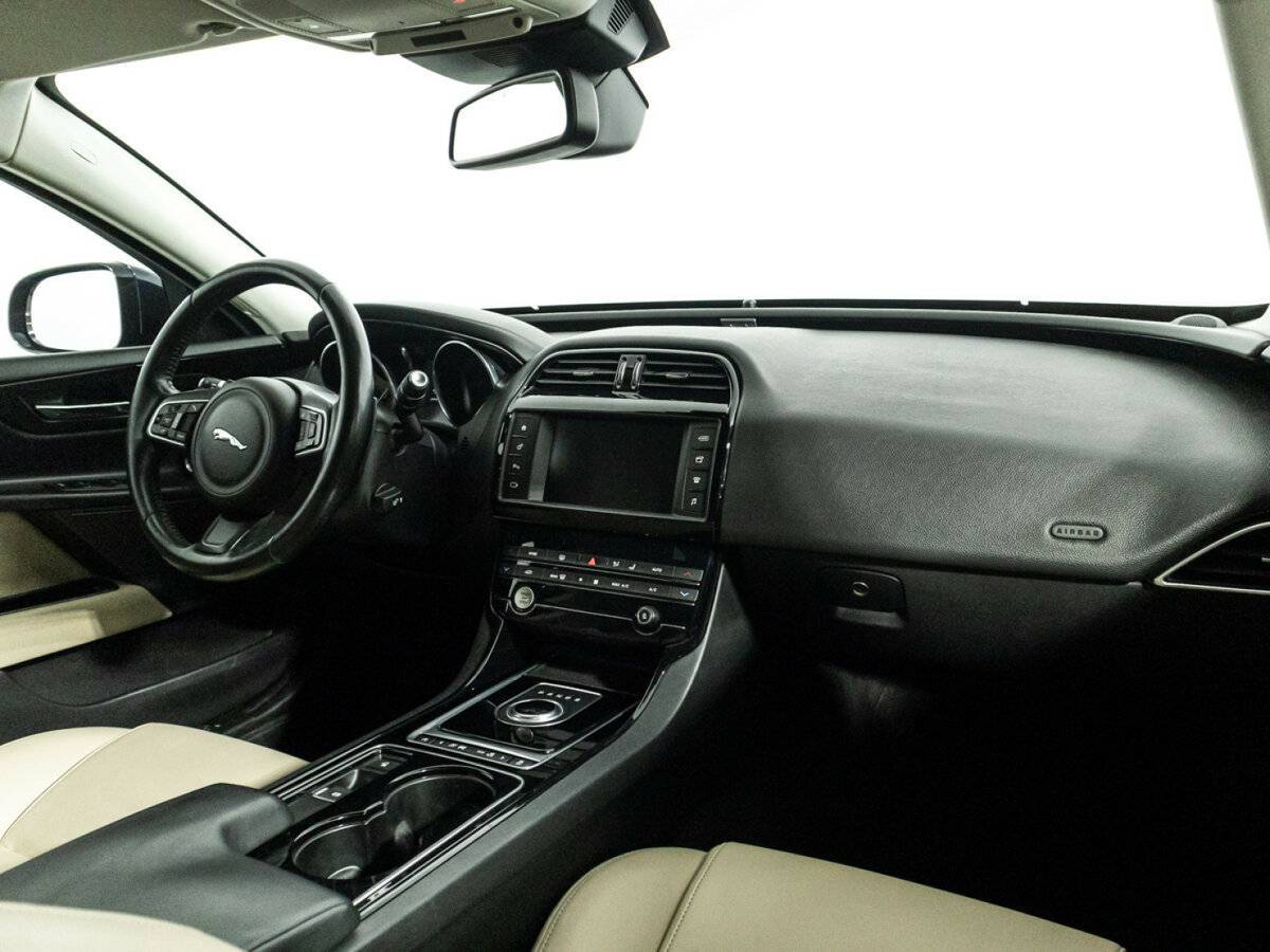 Купить Jaguar XE, 2016, 77 194 км, фото №9