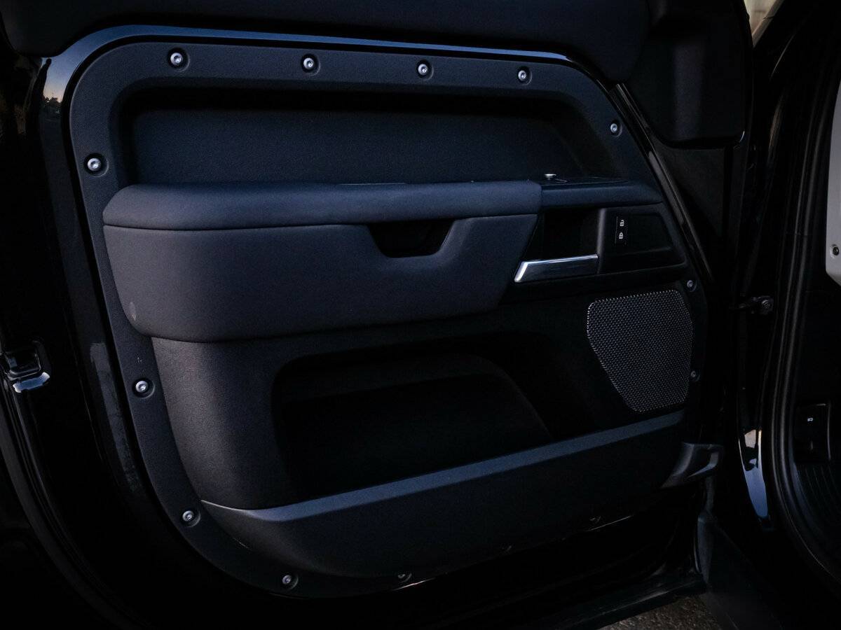 Купить Land Rover Defender 110, 2021, 60 783 км, фото №25