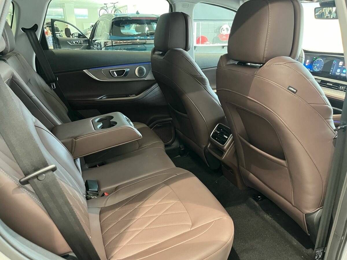 Купить Chery Tiggo 8 Pro Plug-in Hybrid, 2023, 5 984 км, фото №15