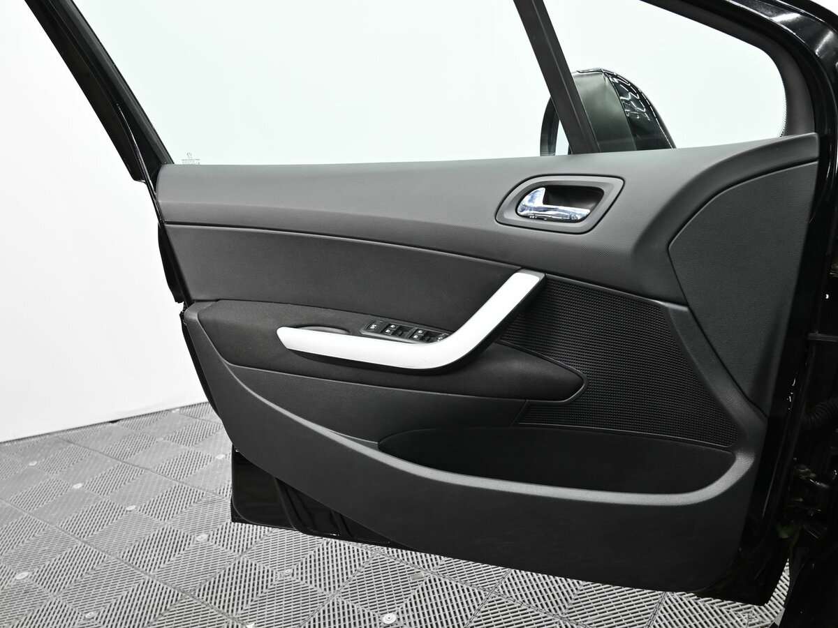 Купить Peugeot 308, 2011, 163 000 км, фото №6