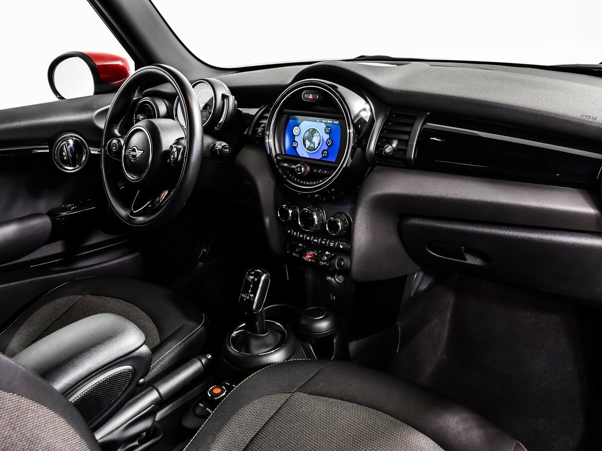 Купить Mini Hatch Cooper III (F55/F56) Рестайлинг, 2019, 61 305 км, фото №9