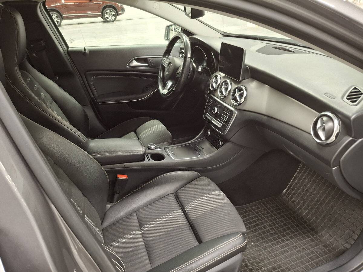 Купить Mercedes-Benz GLA 200 I (X156) Рестайлинг, 2018, 199 891 км, фото №11