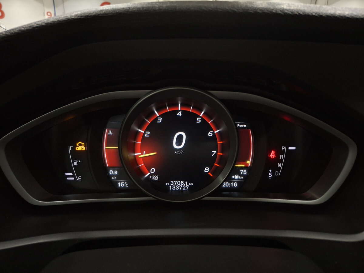 Купить Volvo V40 Cross Country I Рестайлинг, 2017, 133 679 км, фото №13