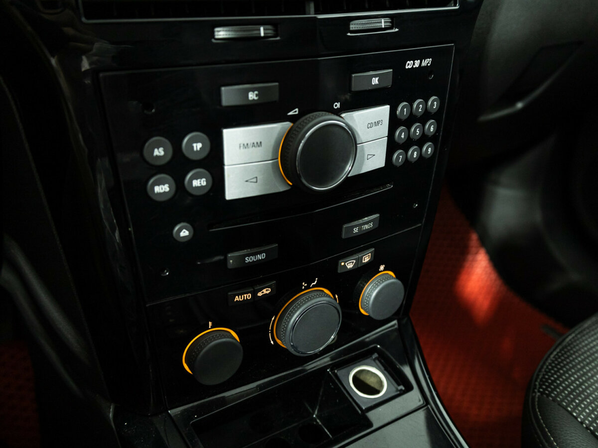 Купить Opel Astra GTC H Рестайлинг, 2010, 214 922 км, фото №18